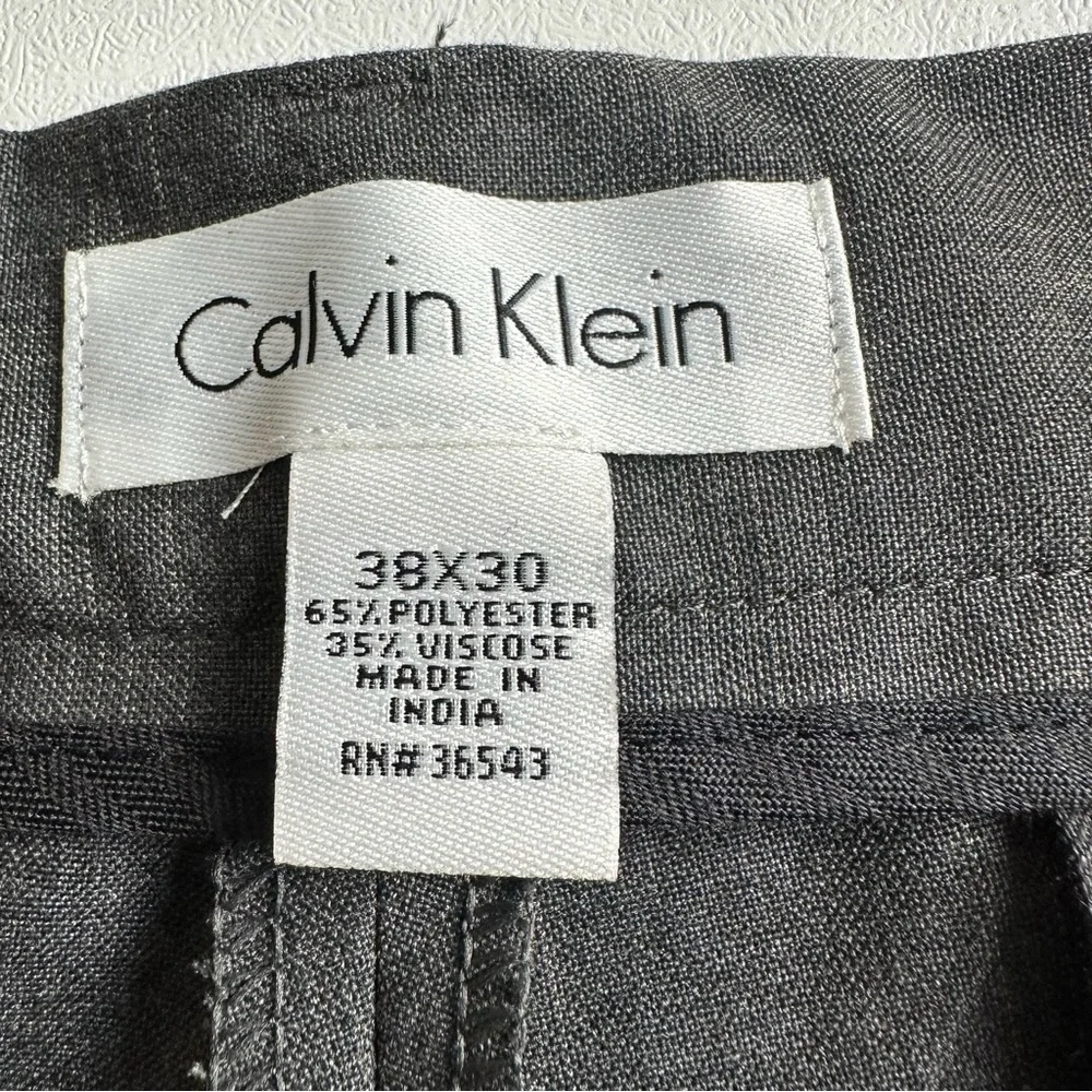 Calvin Klein men’s size 38/30 flat front‎ trousers, grey plaid color